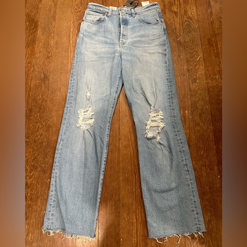 Levi’s Ribcage Straight Ankle Length Light Wash Distressed Denim Jeans — Size 30